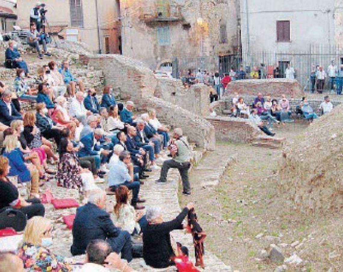 Ferentino, con Giuliana De Sio riapre il teatro romano. Dopo 1600 anni