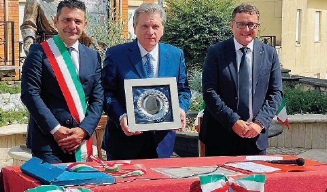 San Giovanni: il sindaco conferisce la cittadinanza onoraria al prefetto Lombardi