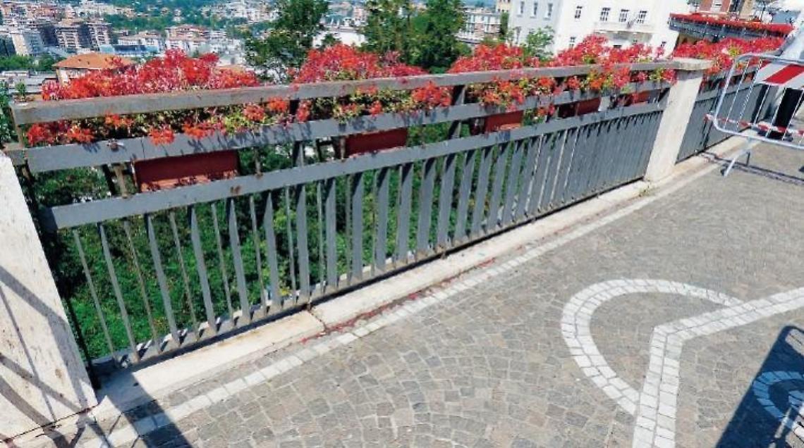 Tentano di buttarlo dai Piloni perché si era messo "in mezzo", nei guai tre giovani