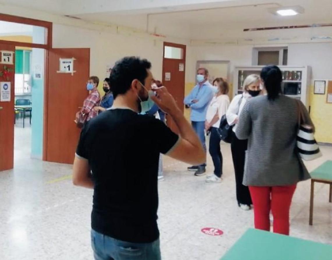 Elezioni all'ultimo atto...E la foto della Tersigni al seggio scatena la polemica