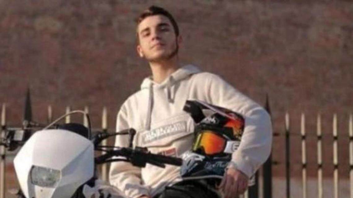 Muore nel sonno a 17 anni: Samuel trovato senza vita nel suo letto dai genitori