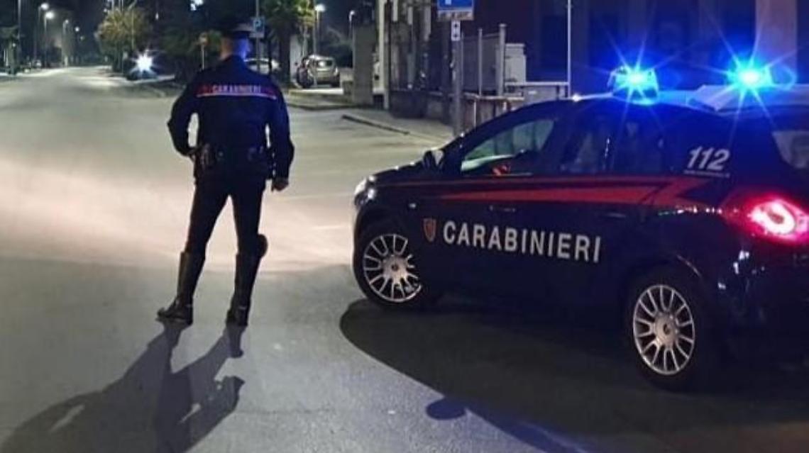 Hashish nascosto in camera da letto: beccato pusher minorenne, è nei guai