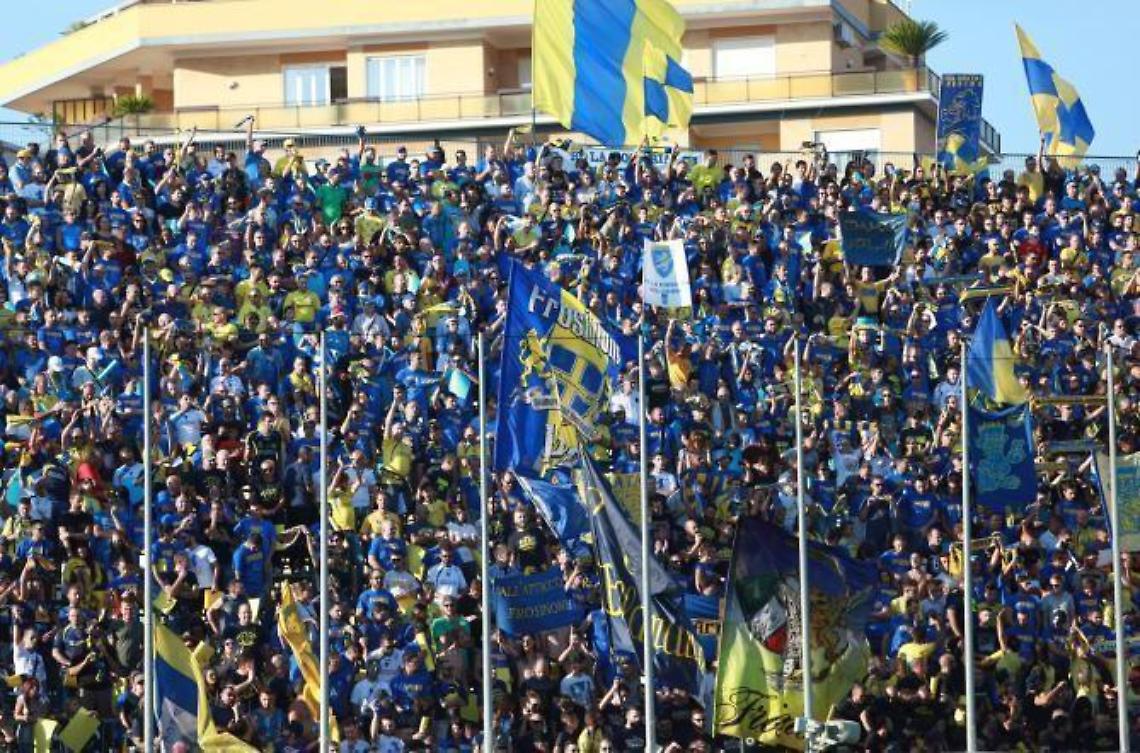 Covid, si allentano le restrizioni: da lunedì cinema al 100% e stadi al 75