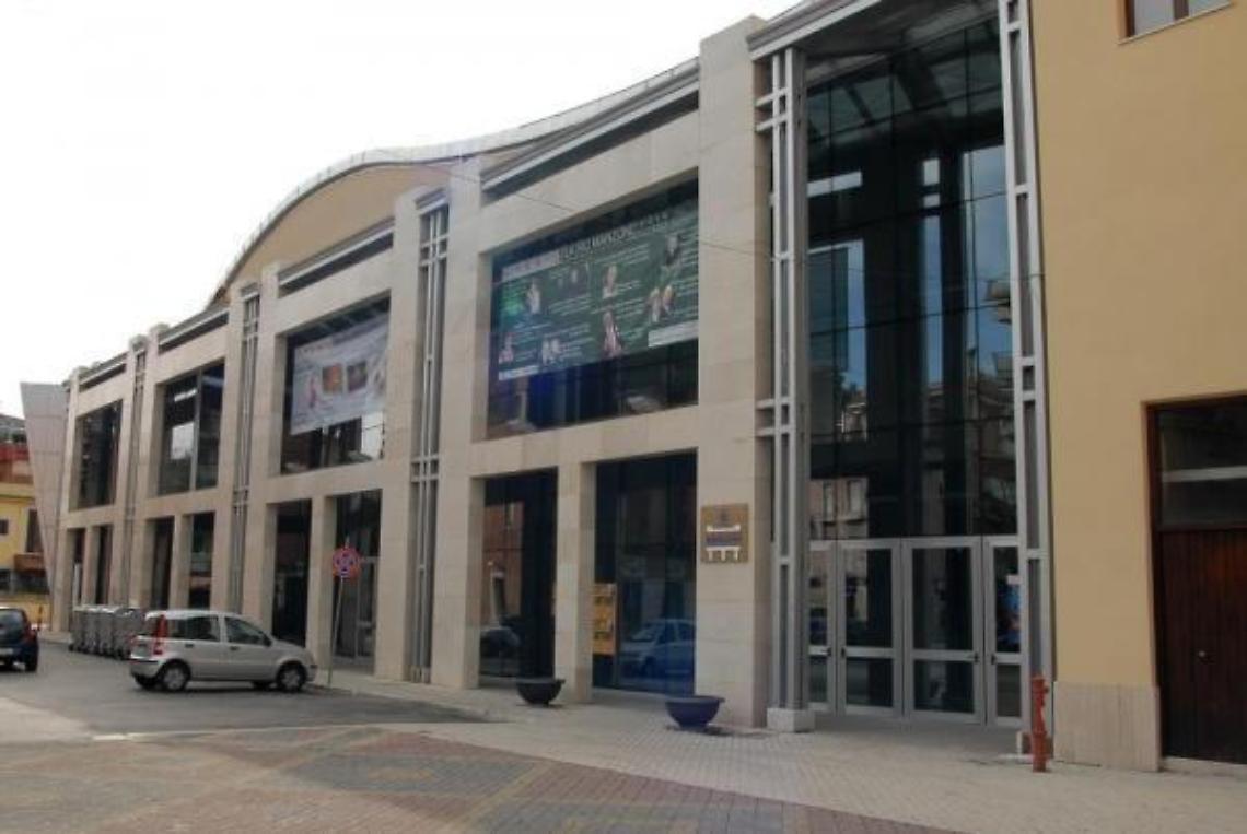 Cassino, domani la messa si trasferisce al teatro Manzoni: la novità e...i dubbi