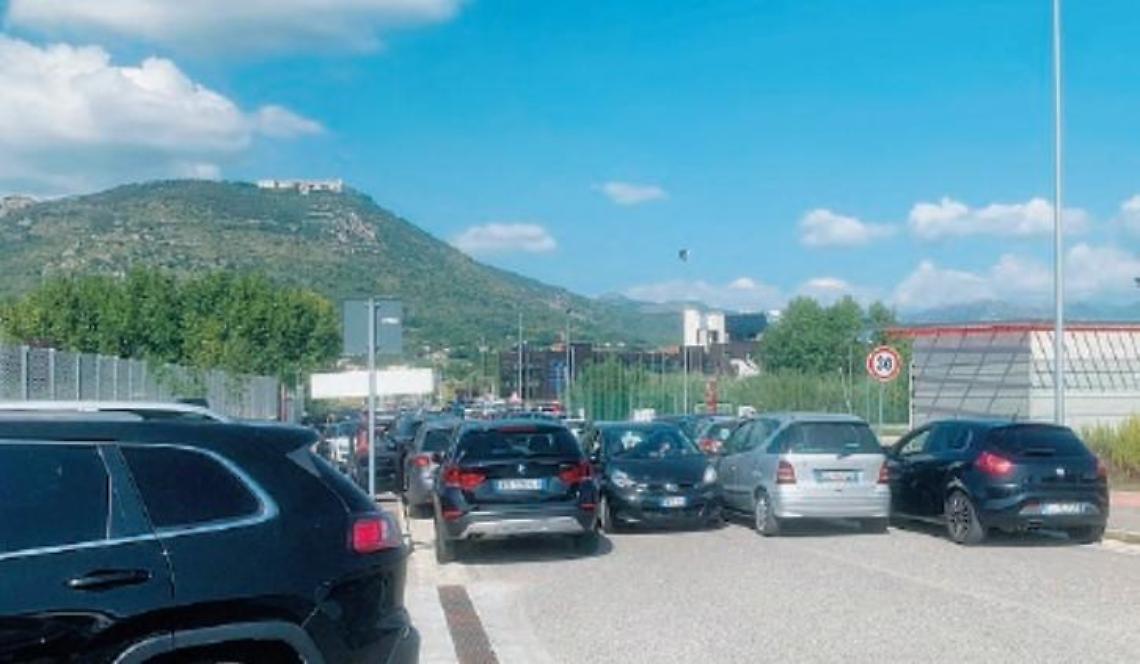 Folcara, ancora caos per i doppi turni: studenti e famiglie sulle barricate