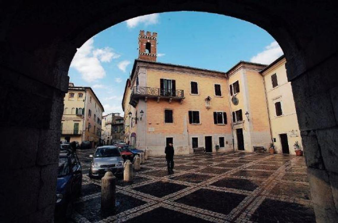 Quattro concorsi per cinque posti: assunzioni a tempo pieno e indeterminato