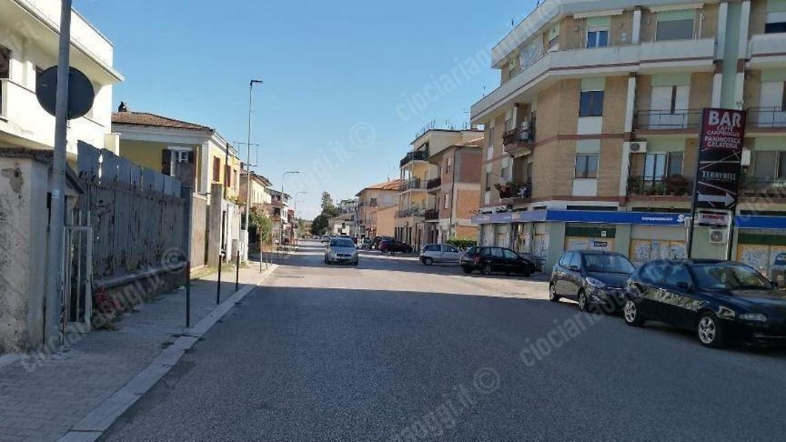 Furto notturno al supermercato, rubati soldi e alcolici: l'allarme non era inserito