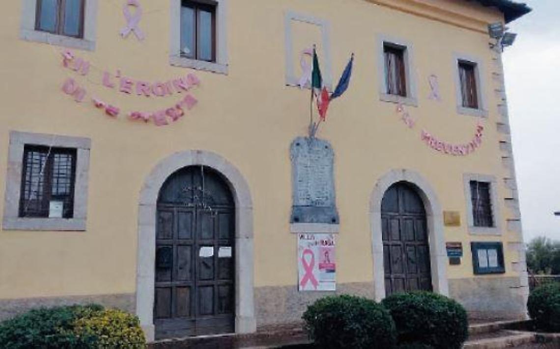 Villa Santo Stefano, "Ottobre rosa" illumina Palazzo Iorio