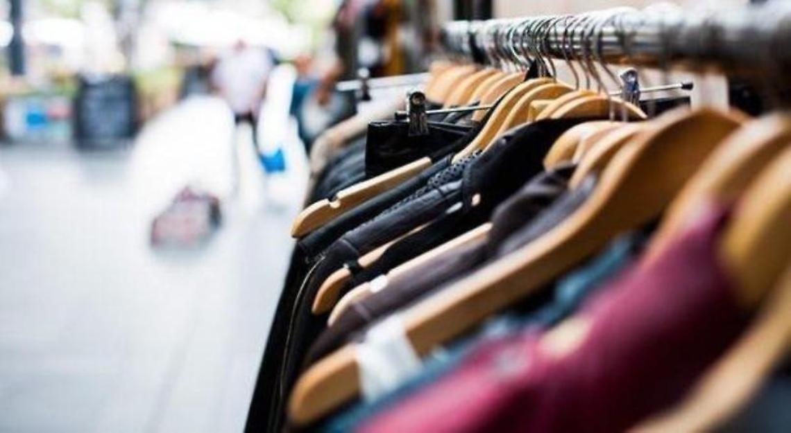 Shopping...'gratis' all'outlet, beccato in flagrante un ucraino: arrestato