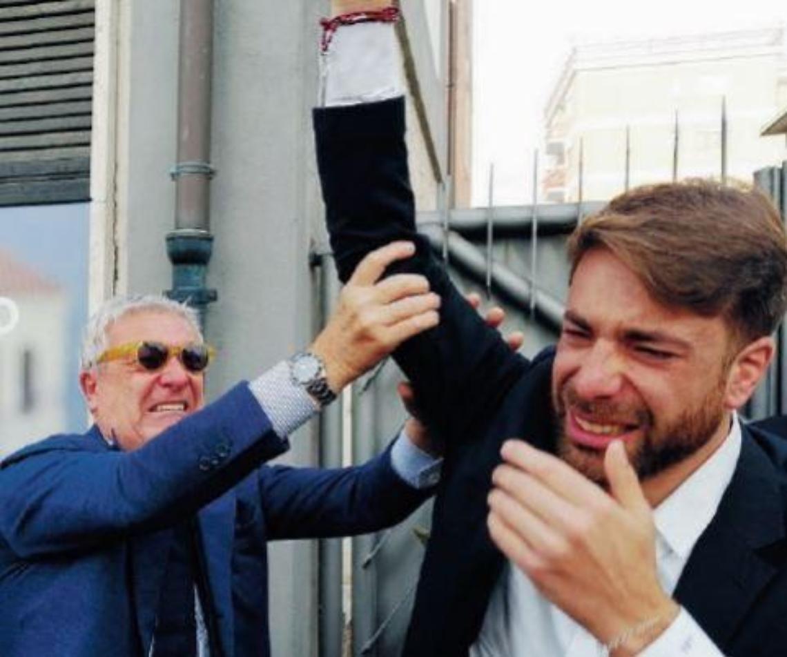 Sora, la fascia a Di Stefano: l'abbraccio con pap&agrave; Enzo e la grande festa