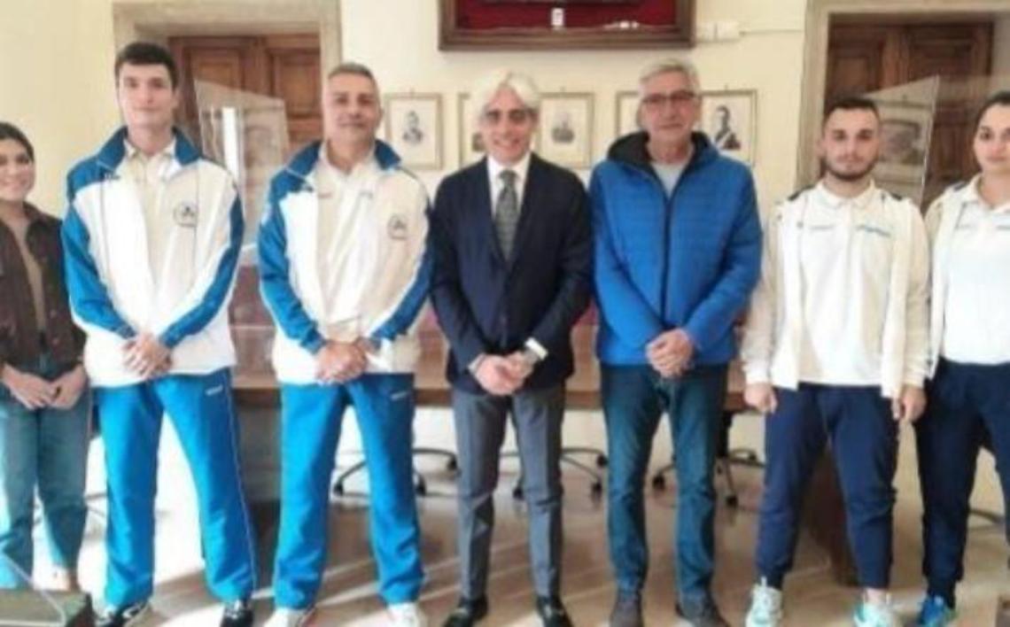 Campionato europeo di karate, atleti in Comune: l'orgoglio della città gigliata