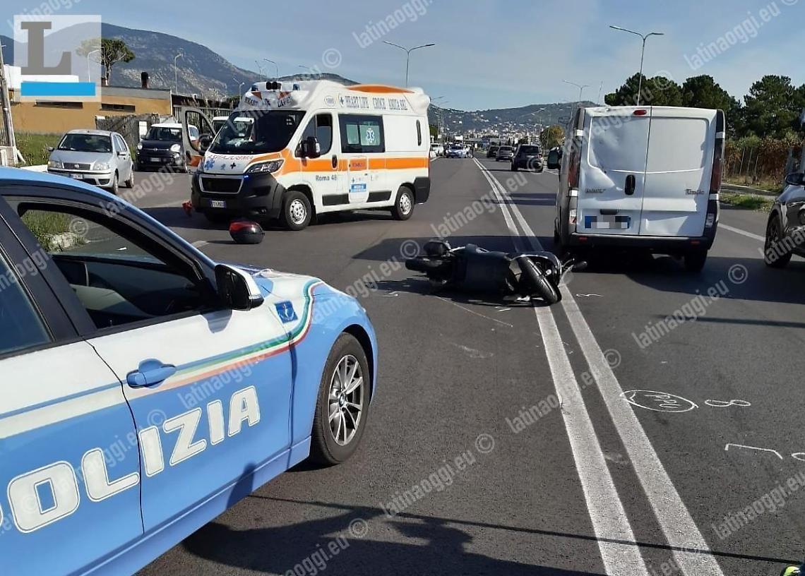 Incidente tra scooter e furgone: motociclista elitrasportato in gravi condizioni
