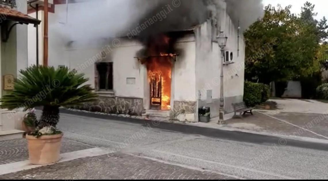 Incendio al “Circolo dei Panaccioni”: anni di storia divorati dalle fiamme