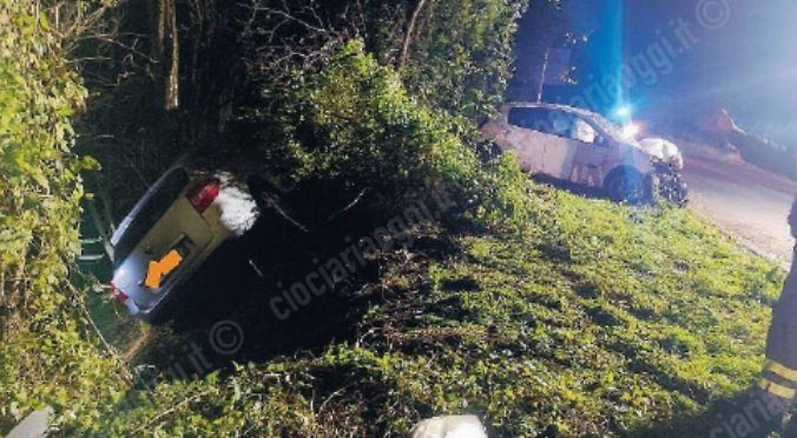 Incidente sulla Superstrada, scontro tra due auto: un uomo incastrato tra le lamiere