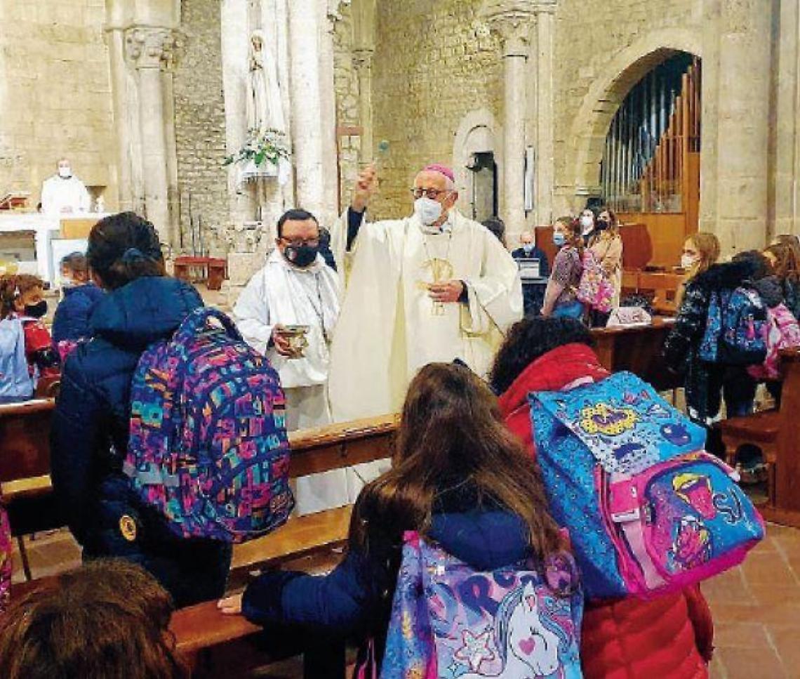 Ferentino, il vescovo tra gli alunni: