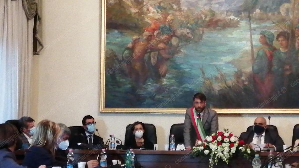 Il primo consiglio comunale dell'era Di Stefano: il giuramento del sindaco