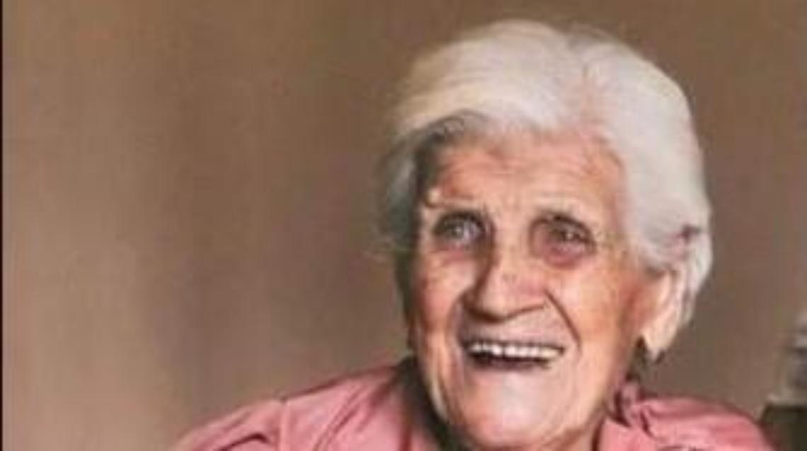 Luigia spegne 100 candeline: super festa alle porte per la nonna 'viaggiatrice'