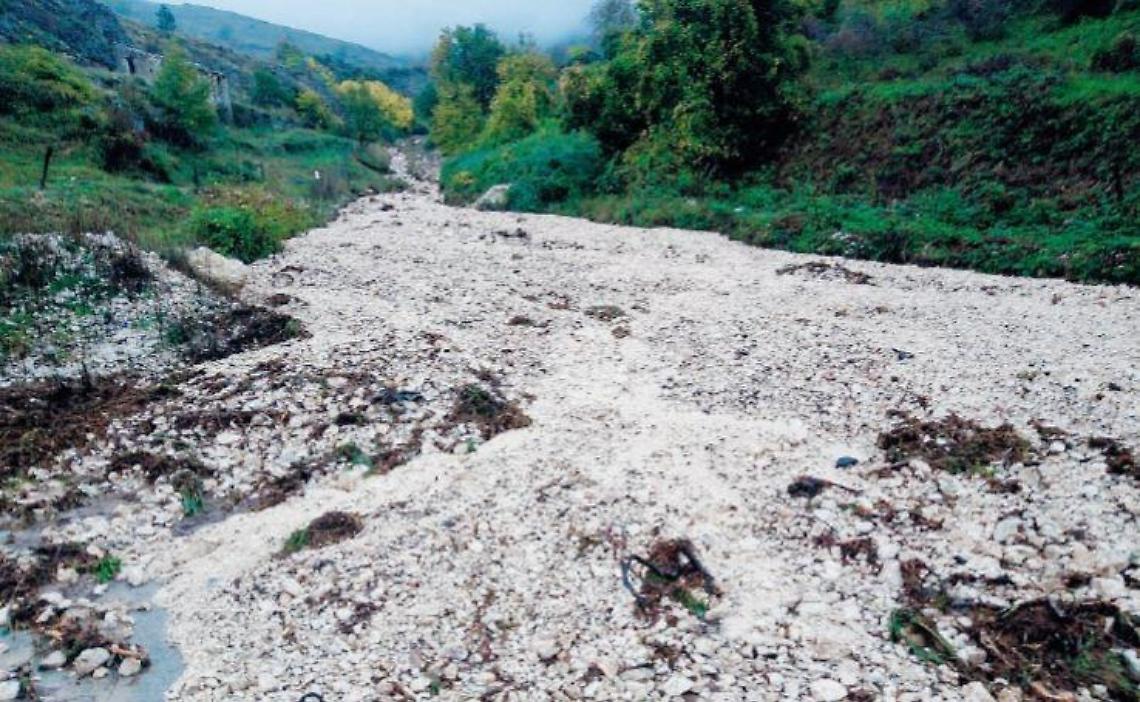 Maltempo da incubo, frana sulla provinciale: Canneto di nuovo isolata