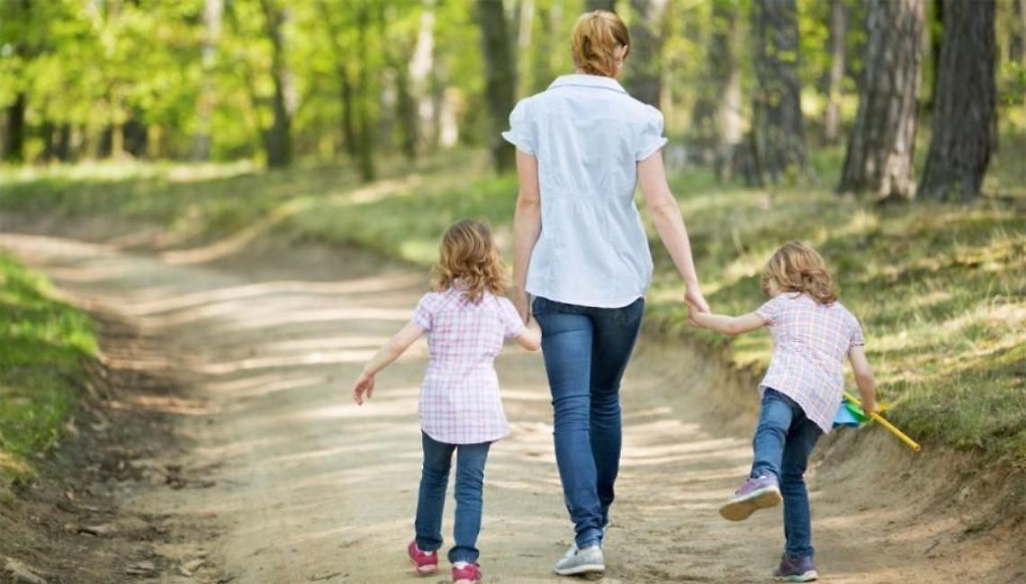 Famiglie monogenitoriali: in arrivo un sostegno per le mamme sole con figli