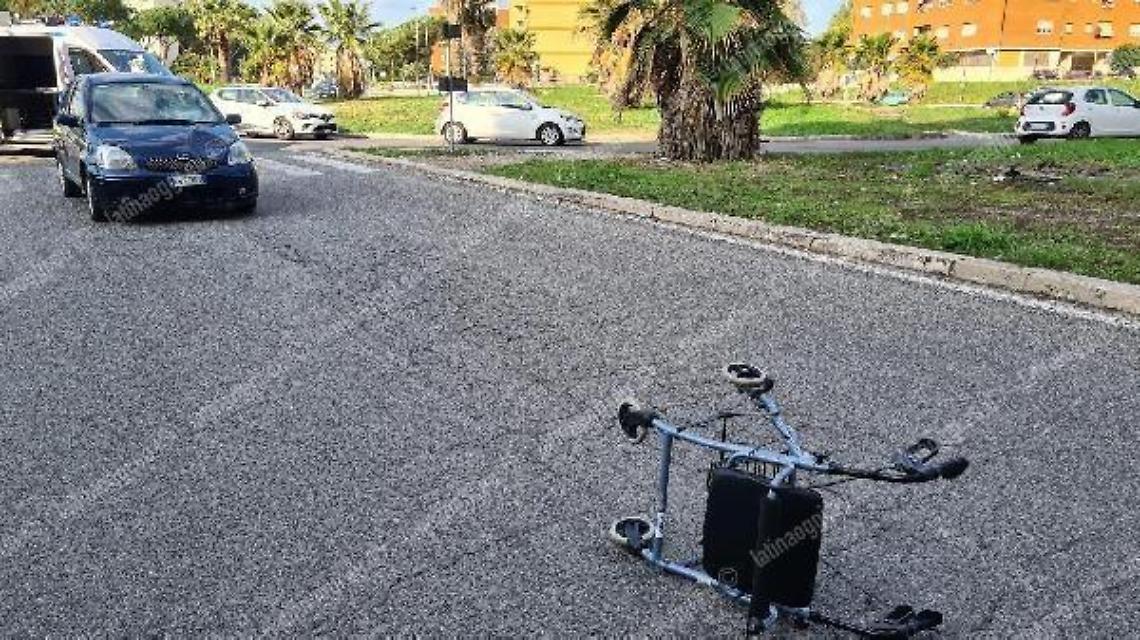 Incidente nella mattinata, auto travolge un uomo in carrozzina: è gravissimo