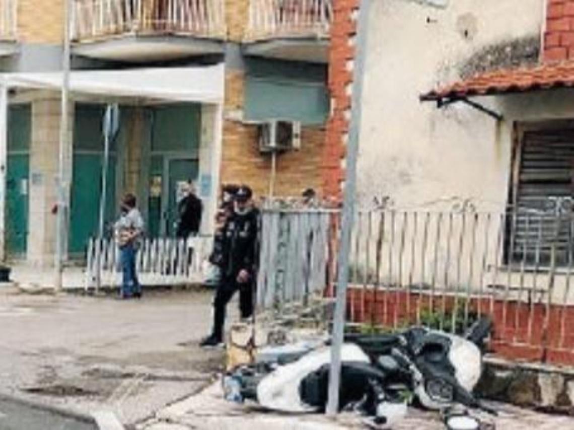 Incidente tra scooter e auto: ferita una ragazza di diciassette anni