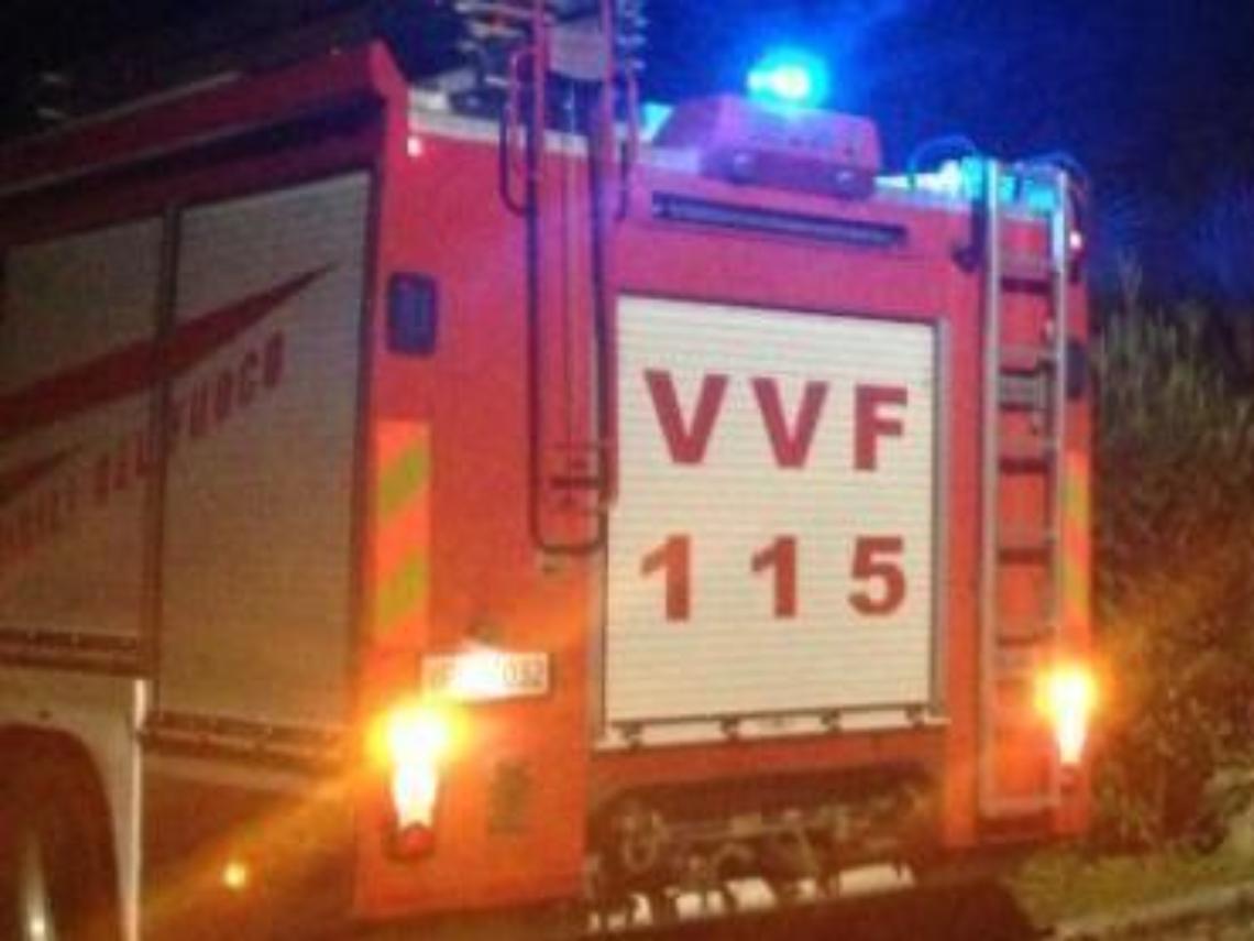 Intrappolata dalle fiamme nella sua camera da letto: anziana muore nella notte