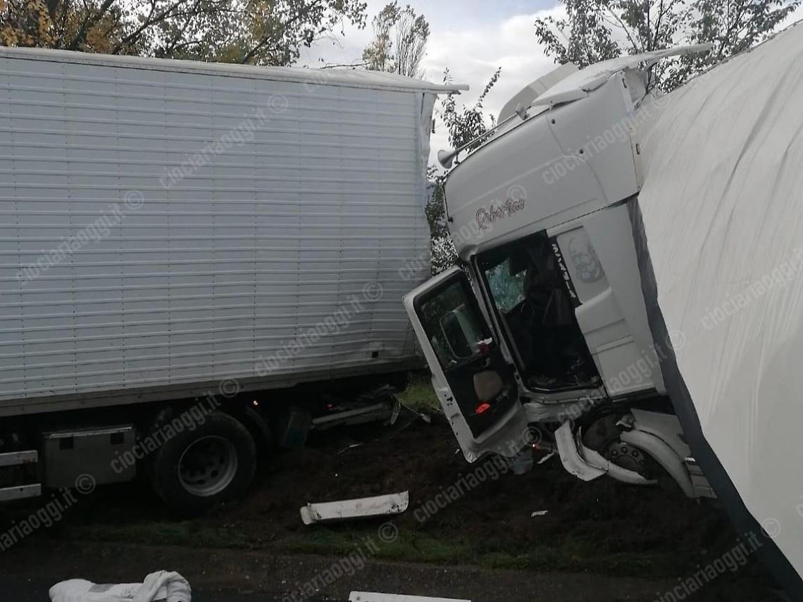 Incidente in A1, due i feriti: traffico in tilt e lunghe code