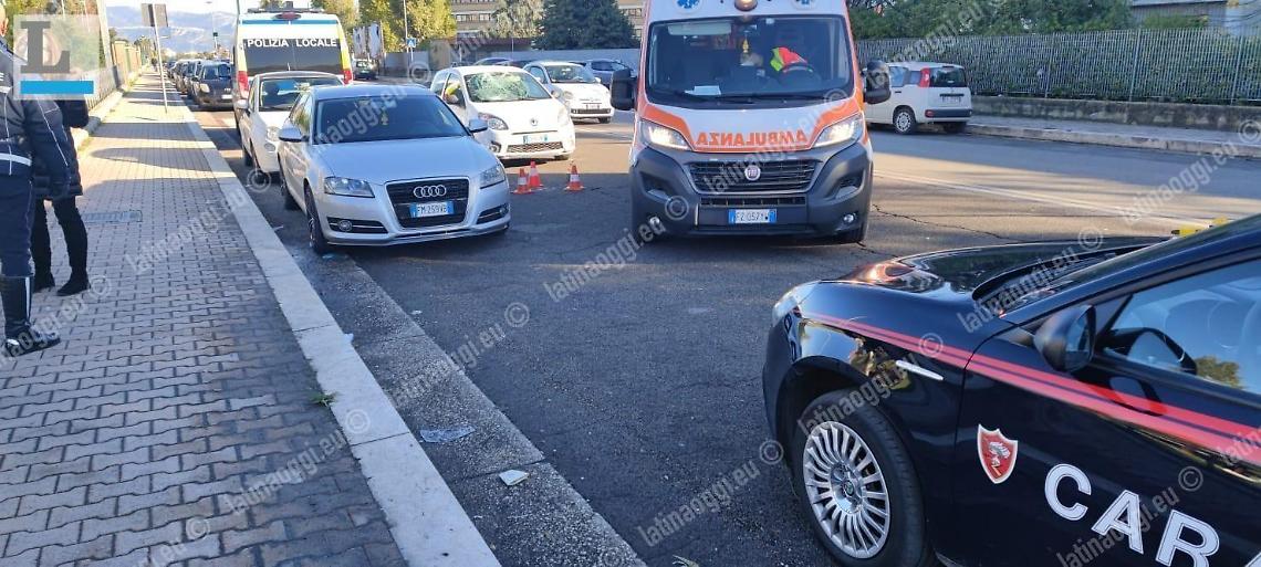 Travolta da un'auto mentre entra a scuola: grave un'insegnante