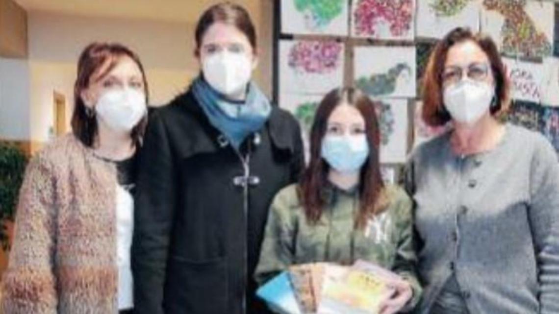 Diritti dell'infanzia e dell'adolescenza: il Comune dona libri agli scolari