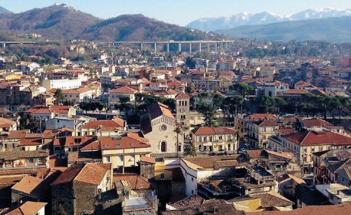 Sosta selvaggia sui ponti del centro: arriva il pugno duro contro i "furbetti"