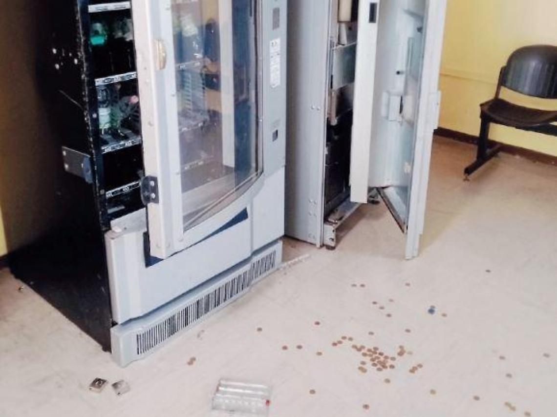 Assalti ai distributori automatici dell'Asl, i furti si moltiplicano: l'allarme