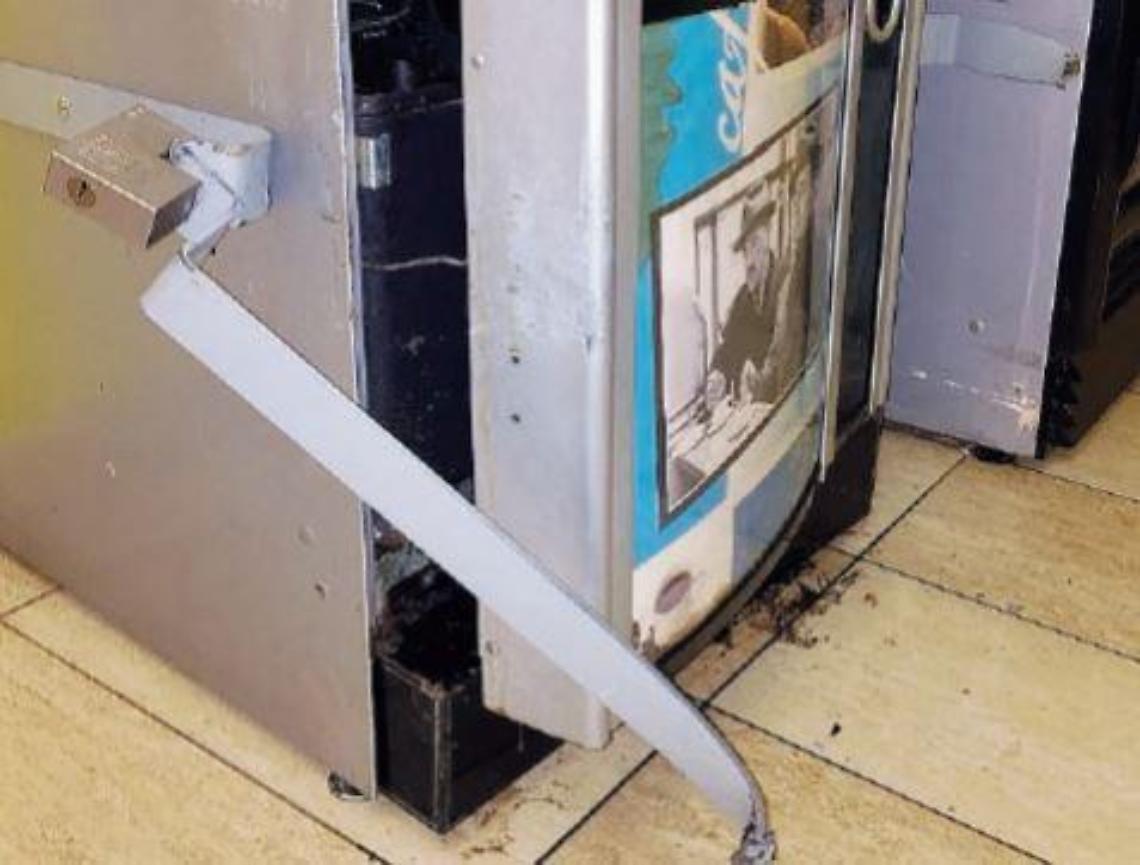 Con mascherina e cappuccio all'assalto dei distributori: denunciati 5 nuovi furti