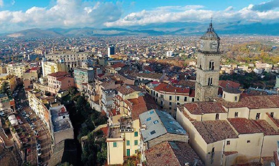 Lavori pubblici, interventi di manutenzione nelle scuole comunali e al campanile