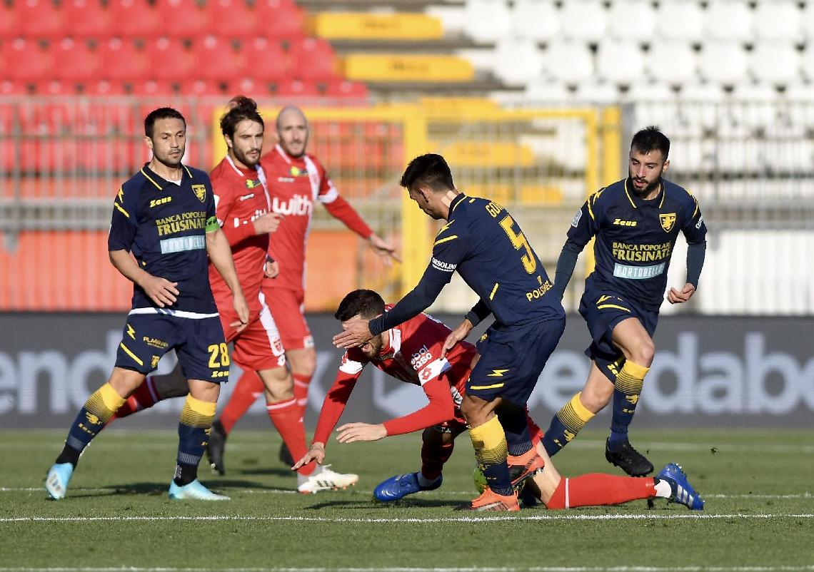 Il Frosinone rivoltato dal Monza, da 0-2 a 3-2
