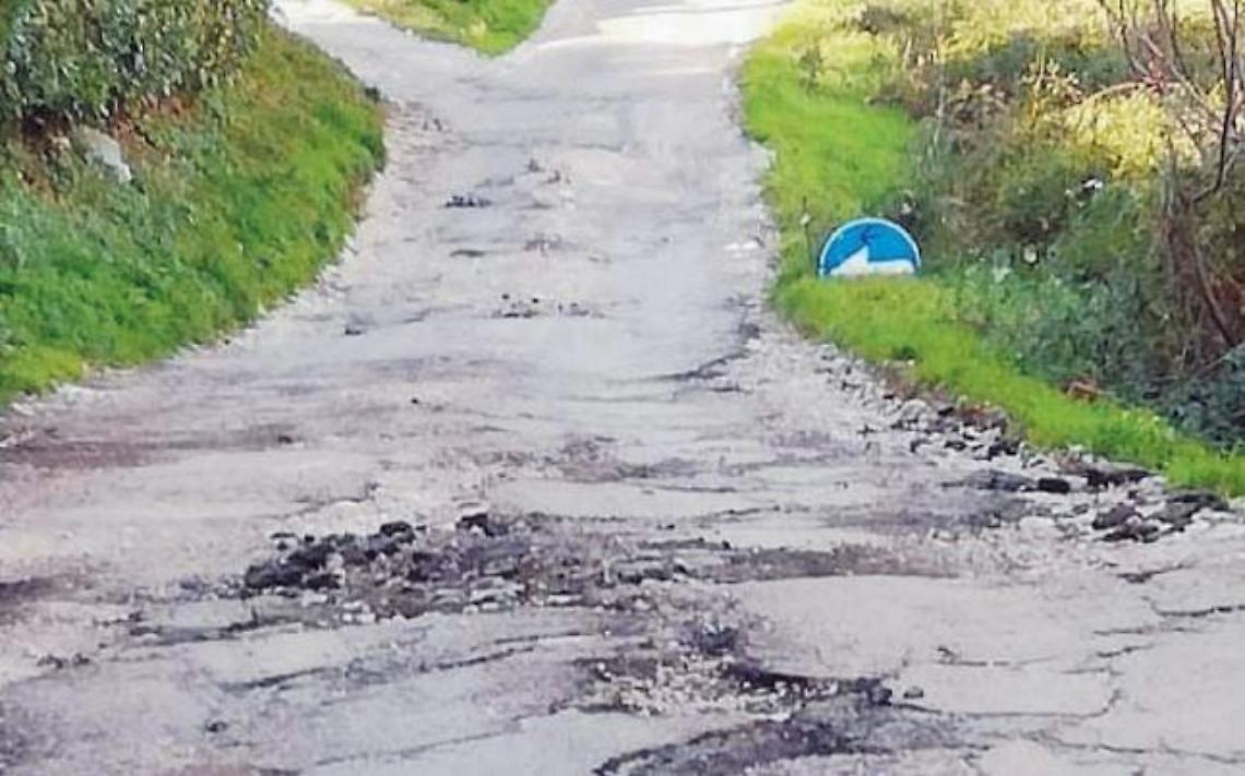 Strada da incubo: l'appello dei cittadini delle Compre corre sui social