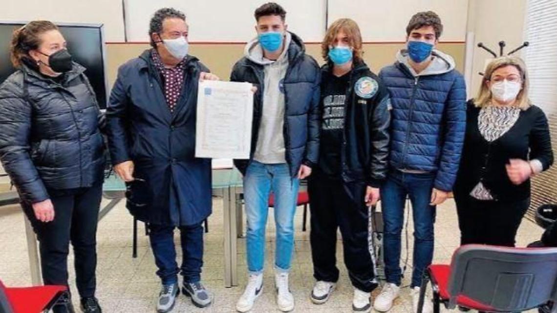 Studente morto in un incidente a Pasqua: ora Carlo ha il “suo” diploma