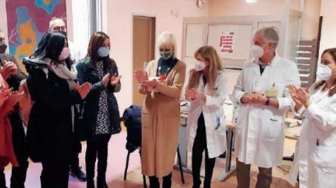 Una parrucca contro il cancro: il dono ai pazienti oncologici