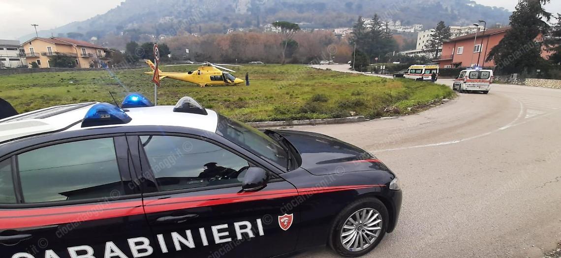 Incidente sul lavoro, operaio colpito da un palo: la corsa in ospedale