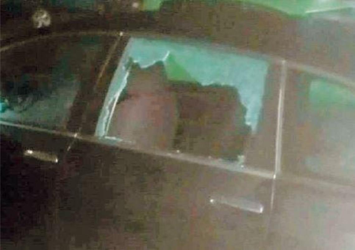Stazione in balia di ladri e vandali: un'altra auto con il finestrino sfondato