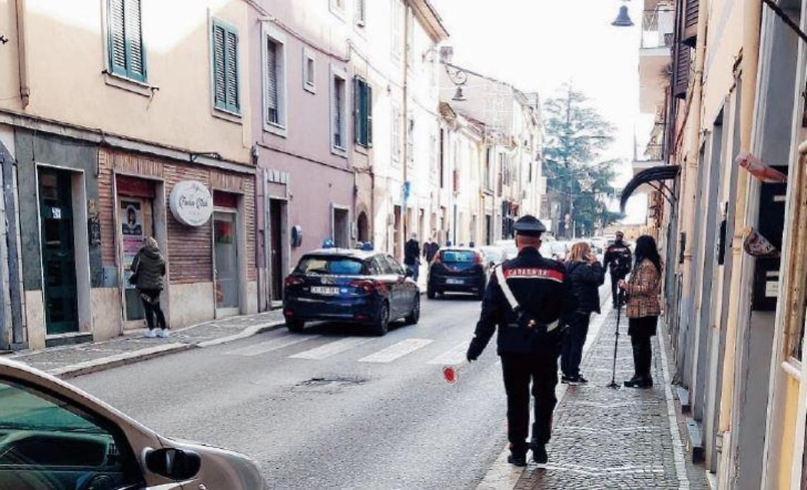 Malore fatale nella casa di piacere, muore 53enne: una prostituta lancia l'allarme