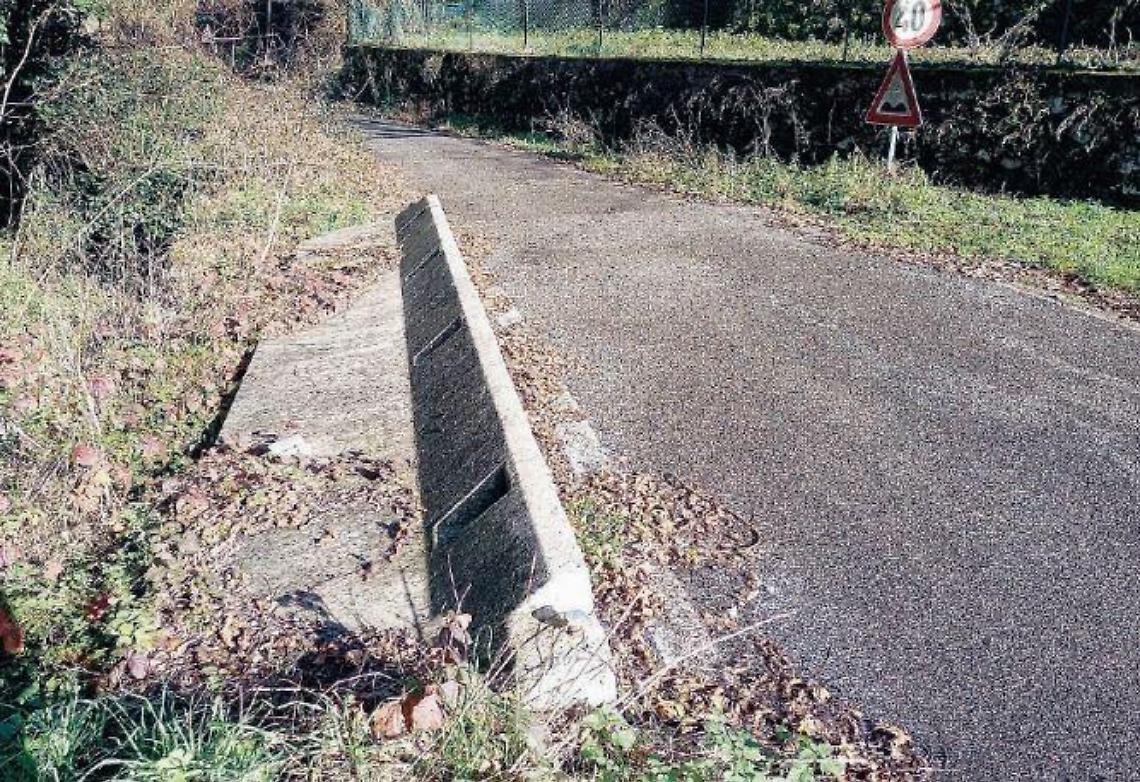 Provinciale chiusa da troppo tempo, la rabbia abbatte il blocco