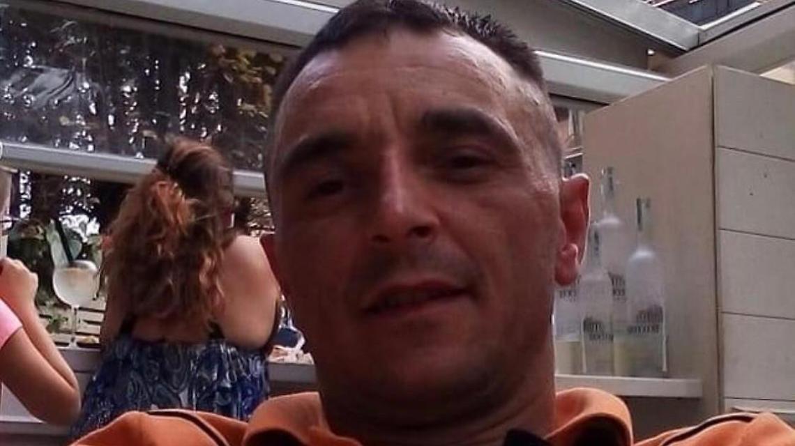 Muore schiacciato da un tir: Cristian Marchesini lascia tre figli e tanto dolore