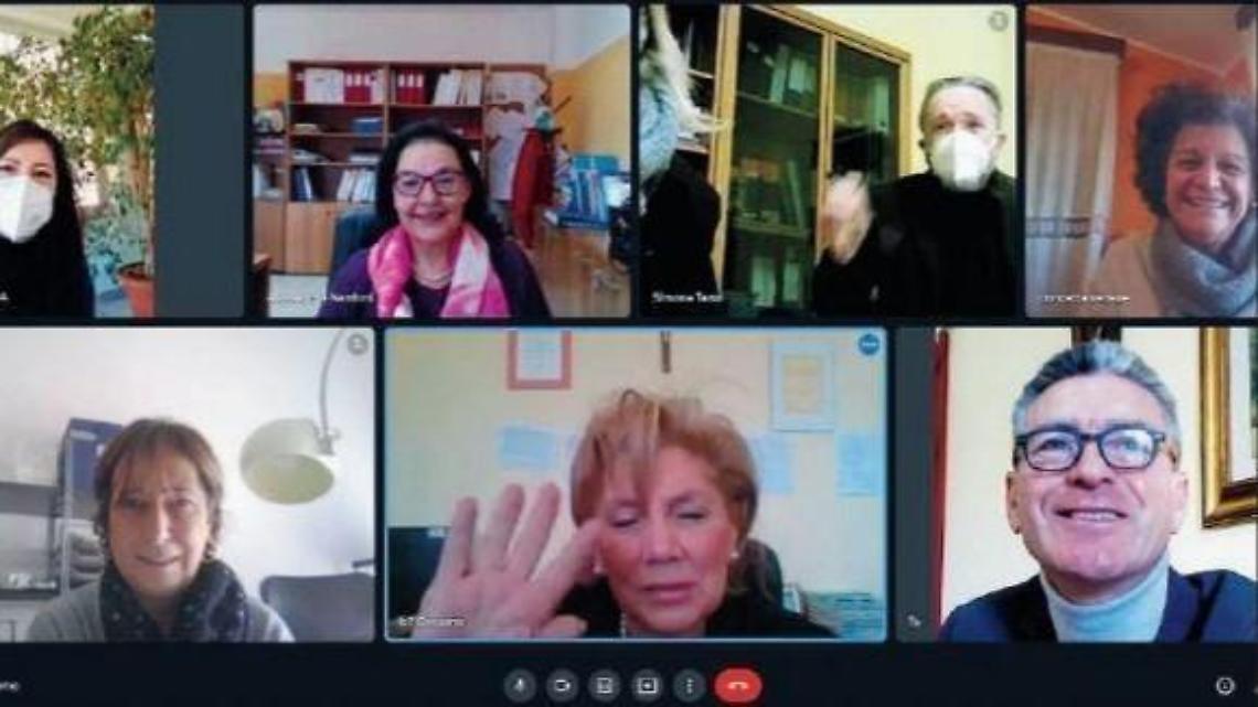 Lunedì riaprono le scuole, i ragazzi riprendono l'attività didattica in presenza