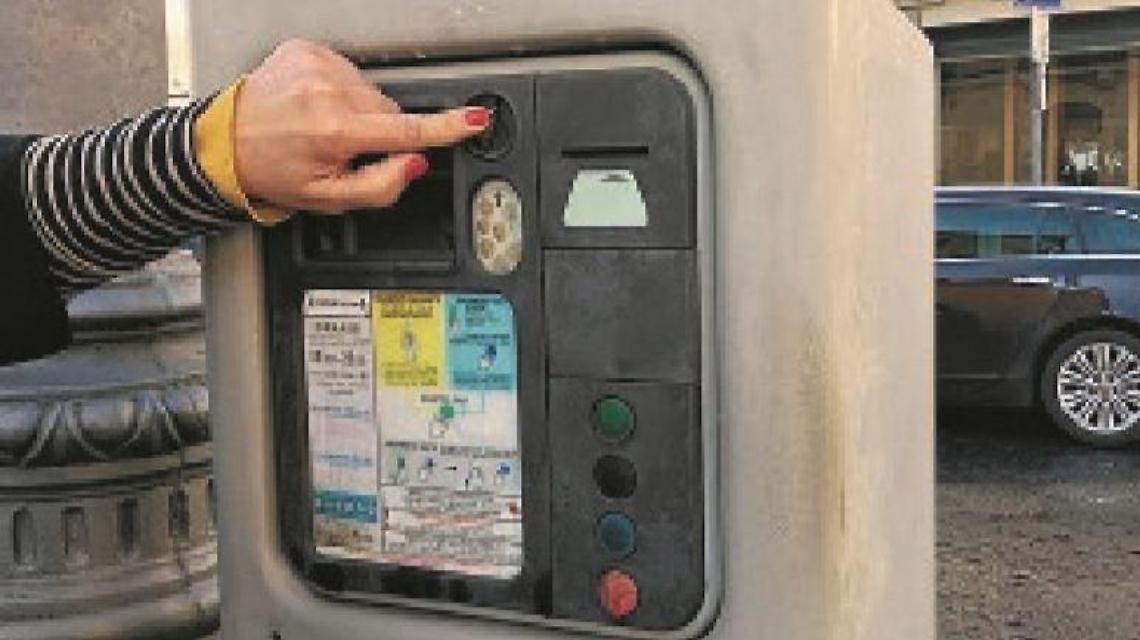 Sosta a pagamento, monta la protesta: "Cittadini di serie A e di serie B"