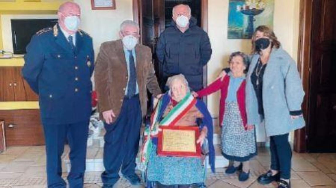 Nonna Peppinella compie 100 anni: un secolo di saggezza e umanità