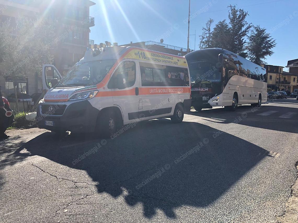 Investito da un autobus ed elitrasportato: il ferito è un 39enne romeno