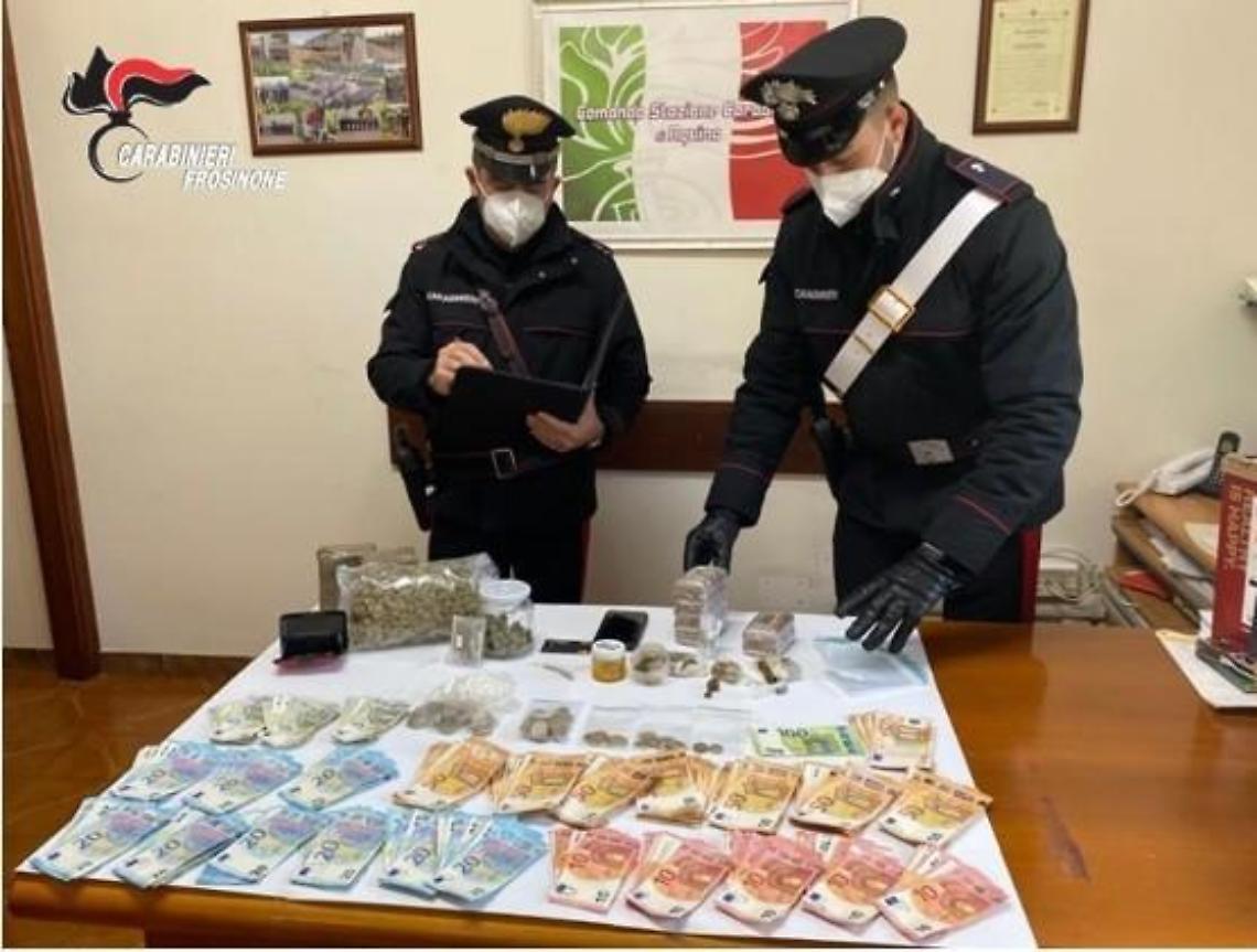 Droga sotto chiave in camera da letto: arresto convalidato ma si continua a scavare