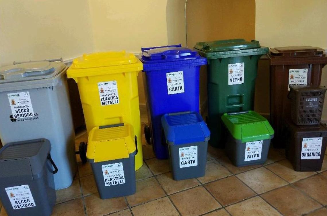 Raccolta rifiuti, disagi per gli utenti e costi alle stelle: contratto sotto la lente