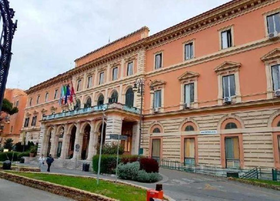 Donna incinta muore di Covid a 28 anni, non era vaccinata: salvo il bambino