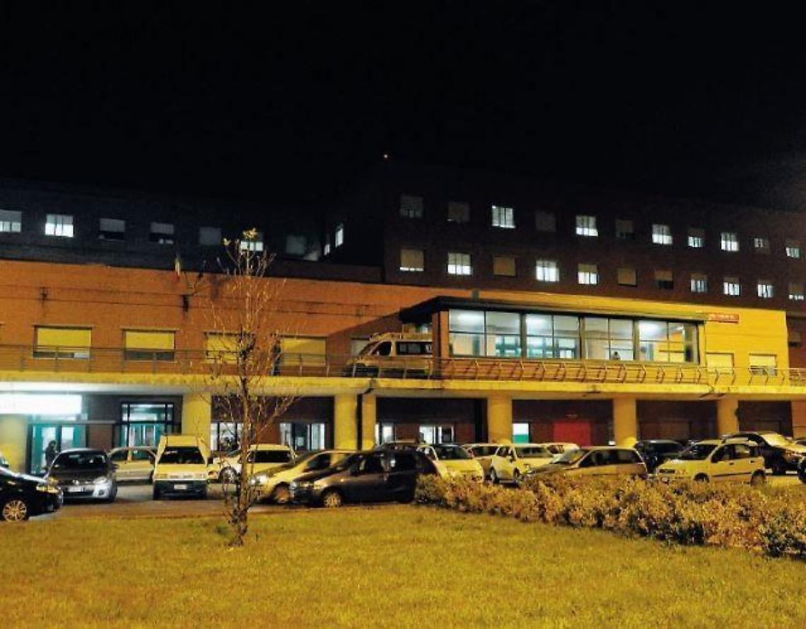 Giovane in fin di vita dopo un festino a base di droga e alcol: è in prognosi riservata